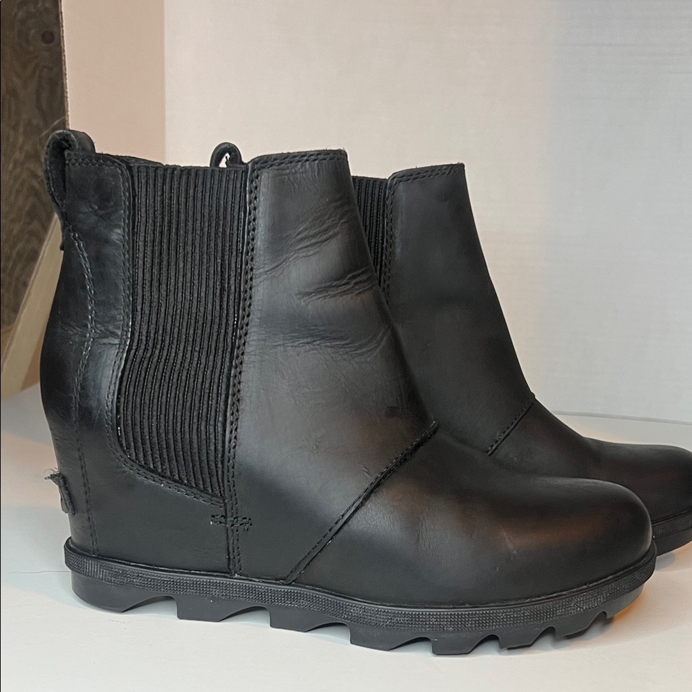 Sorel Women's Joan Of Arctic Wedge  Chelsea Black Leather Ankle Boots Sz 7.5